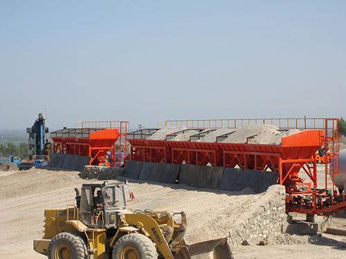 Cold aggregate feeding system
